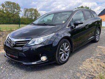 TOYOTA AVENSIS 1.8i 108KW,2014,130KM,EXECUTIVE,NÁDHERNÝ STAV