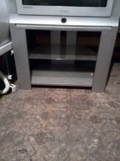 Stolek pod tv