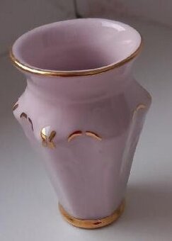 Růžový porcelán, vázička na fialky, ruční malba zlatem - 1