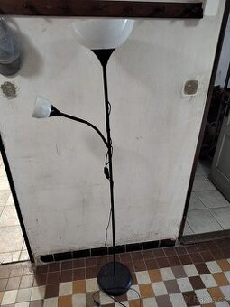 Stojací lampa do obyváku