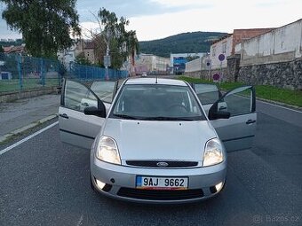 Ford fiesta najeto pouze 69 tis km funkční klimatizace