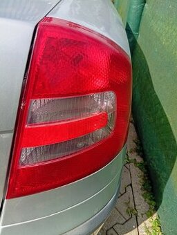 Prodám zadní světla na škoda Octavia 2, sedan