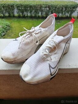 Běžecká obuv Nike Air Zoom Tempo Next% - 1