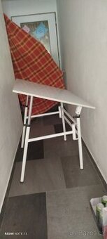Výškově stavitelný polohovací stůl