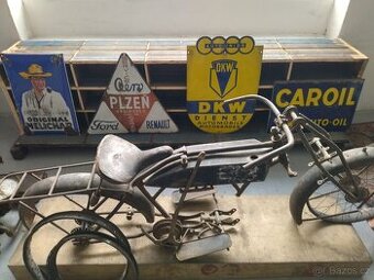 Starý motocykl, benzinky HEFA , cedule ..