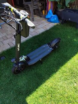 Elektro koloběžka W-tec 700W/ 10"