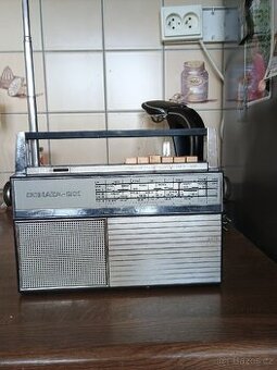 Starožitné tranzistorové rádio SONATA 201 CCCP