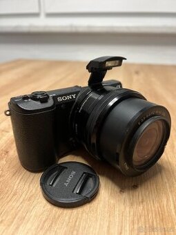 Sony A5100 + originální objektiv 16–50mm
