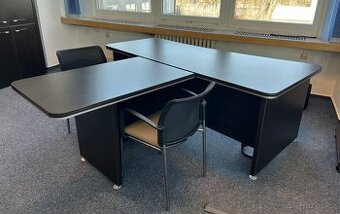 Kancelářský stůl s jednacím prvkem