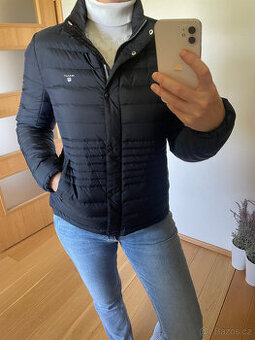 Tmavě modrá péřová lehká prošívaná bunda Gant, vel. L