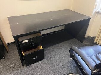 Cerny kancelarsky nabytek