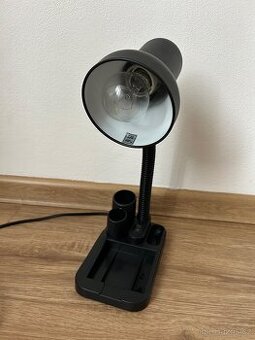 Černá stolní lampička