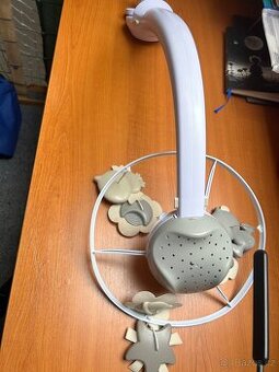 Infantino hudební kolotoč na postýlku.