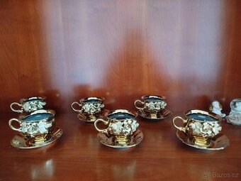 Set pozlacených hrníčku i s talířky