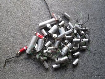 Mix kondenzátorů za 50 Kč.