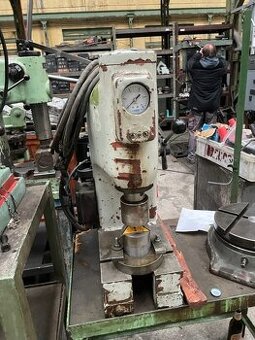 Hydraulický lis CDC2-8 - 1