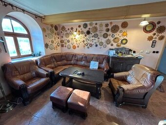 Kožená rozkládací sedací souprava a stolek