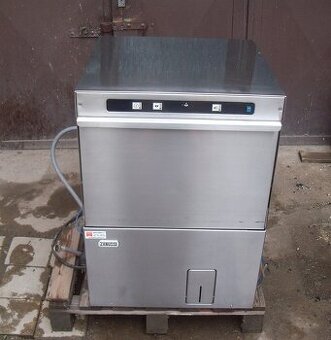 Barovou myčku. Digitální váha. Výrobník ledu. Nažezák