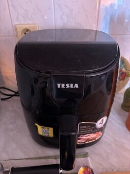 Horkovzdušná fritéza TESLA