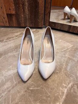 Bílé kožené lodičky, velikost 39