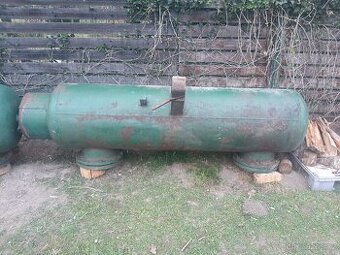 Dvě akumulační nádrže 750l jedna