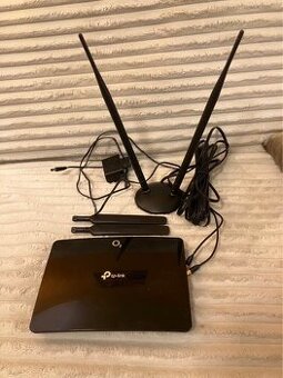 LTE modem TP Link s routerem a anténou