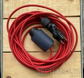 Červené venkovní designové svítidlo s textilním kabelem Eiva