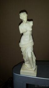 soška Afrodity z pravého alabastru, v=28cm, žádná sádrová