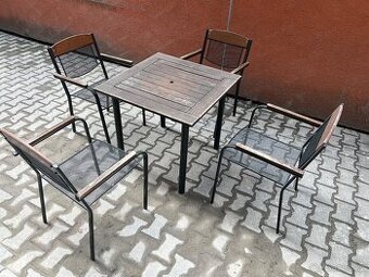 Prodám set dřevěný stůl se židlemi