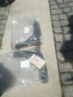 Toyota Yaris 2 ramena