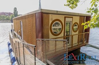 Hausbót s terasou a kotvištěm - Praha 7 - Holešovice