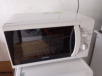🌀 Potřebujete rychle ohřát jídlo? mikrovlnka ORAVA