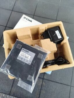 Novy Switch D-Link DES-105 - 1