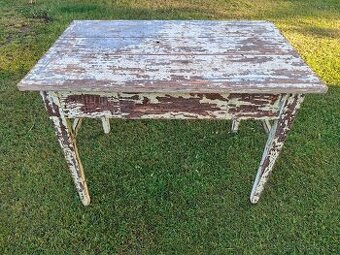 Stůl ve stylu Shabby chic