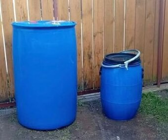 Plastové sudy 200 l a 50 l, více kusů