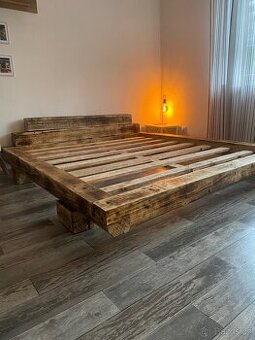 Masivní postel 200x180
