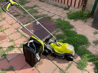 Sekačka na trávu Ryobi