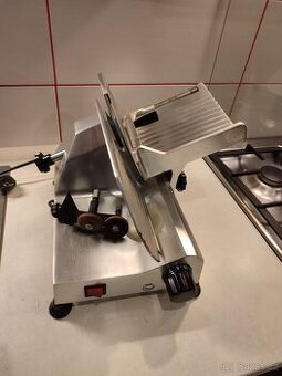 prodám nářezový nerezový stroj Sirman 195