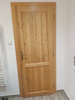 Prodám dřevěné dveře 70 Pravé viz foto