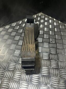 //Plynový pedál s potenciometrem Mercedes W163-W251 //