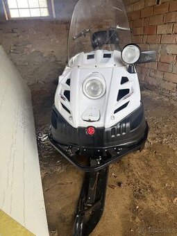 Sněžný skútr Buran 747