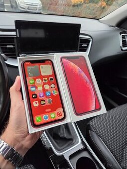 PRODANO - Apple iPhone Xr 64GB product RED - baterie 80%
