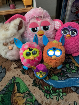 Sbírka plyšáků - přes 400 kusů, dále set Furby 2005