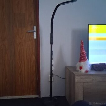 Stojací LED lampa