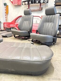 BMW e30 Touring interiér