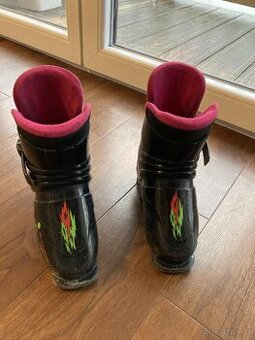 Dětské sjezdové boty, lyžáky, přezkáče, 195/229 mm