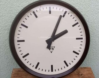 Pragotron Bakelitové hodiny