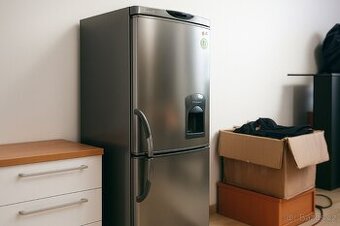 LG lednice s výdejníkem vody/ledu