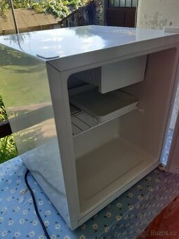 Mini lednička s mini mrazáčkem