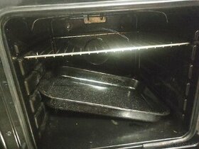 Vestavná trouba Mora